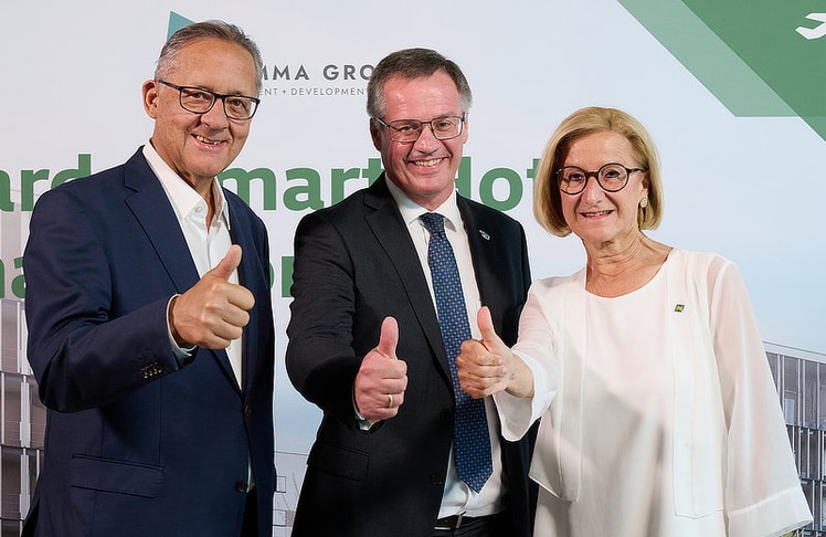 V.l.n.r.: Flughafen-Vorstand Günther Ofner, "Leader CEO of the Year" Wolfgang Scheibenpflug und NÖ-Landeshauptfrau Johanna Mikl-Leitner.