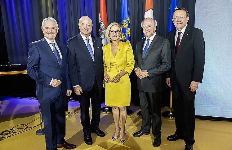V.l.n.r.: Landespräsident Karl Wilfing, Bundeskanzler Christian Stocker, Landeshauptfrau Johanna Mikl-Leitner, Erwin Pröll (Landeshauptmann a.D.) und St. Pöltens Bürgermeister Matthias Stadler