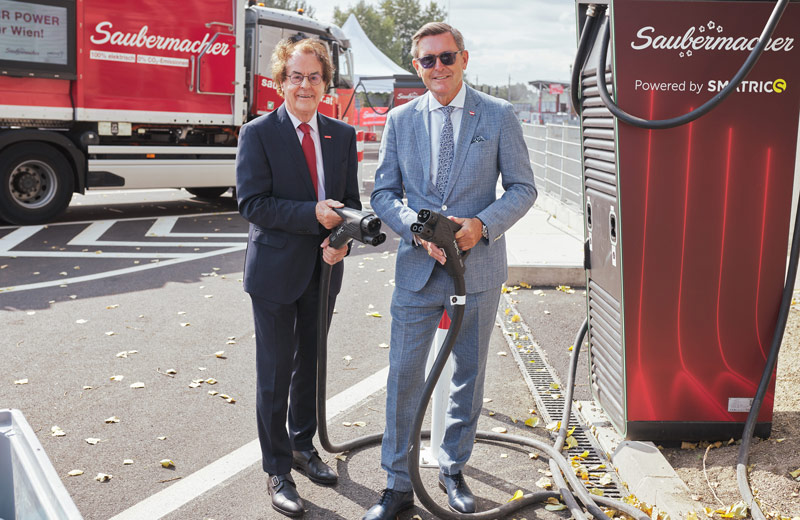 Saubermacher Gründer Hans Roth mit Mobilitätsminister Peter Hanke