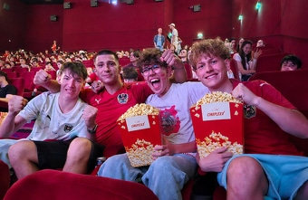 Trotz ÖFB-Aus stürmen tausende Fußballfans die Kinos für die WM-Spiele