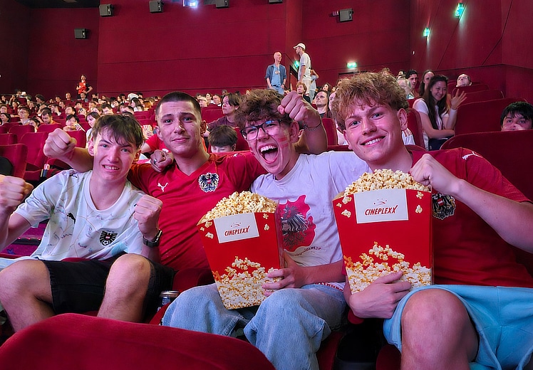 Trotz ÖFB-Aus stürmen tausende Fußballfans die Kinos für die WM-Spiele