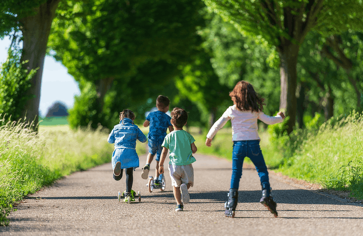 Die Analyse zeigt, dass von Juni bis August das durchschnittliche Schadensaufkommen von Kindern um rund 36 Prozent über jenem der Wintermonate Dezember bis Februar liegt. © Unsplash/ Jochen van Wylick