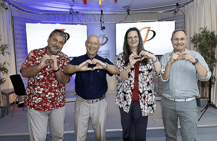 V.l.n.r.: Johannes Hoppe (Schriftführer ÖJC), Christian Stöger (Präsident ÖJC), Gabriela-Maria Straka (Unternehmenspressesprecherin ÖJC) und Peter Baminger (Projektleiter ÖJC)