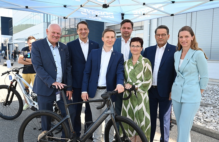Mag. Dr. Klaus Niedl (Head of Group HR), Mag. Stefan Krenn (Vorstand NOVOMATIC AG), Mag. Christoph Neubauer (Director Group CR & ESG), Mag. Johannes Gratzl (Vorstand NOVOMATIC AG), Dagmar Händler (Bürgermeisterin Gumpoldskirchen), Dipl.-Ing. Ryszard Presch (Vorstand NOVOMATIC AG), Mag. Alexandra Lindlbauer (Director Group Marketing & Communications) © Sonja Pohl