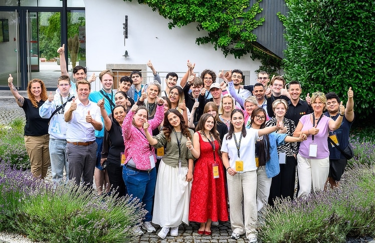 Die McDonald's Lehrlinge zusammen mit Landesrat Stefan Kaineder (3ter v.l.) auf der Lehrlingsconvention 2026 im Lachstatthof Steyregg