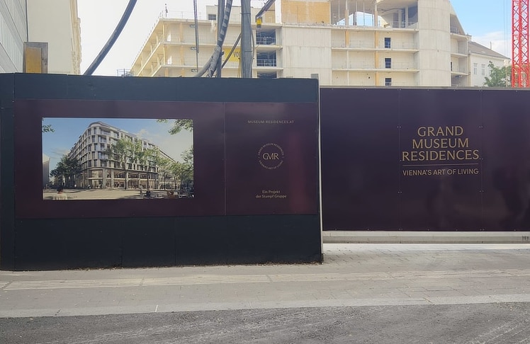 Der neue Name "Grand Museum Residences", inspiriert von der Umgebung, dem MuseumsQuartier, dem Natur- und dem Kunsthistorischem Museum, bezieht sich dabei nicht auf das gesamte Projekt, sondern ausschließlich auf den Wohnbereich. 