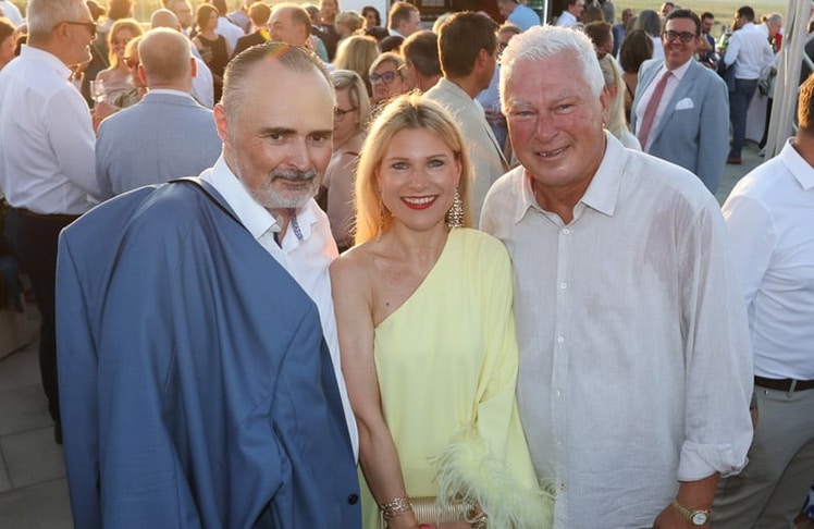 V.l.n.r.: Hans-Peter und Julia Doskozil mit Toni Polster