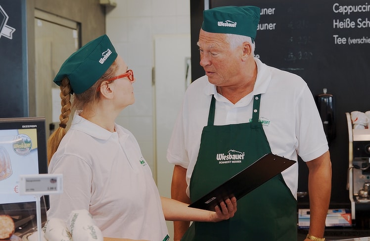Toni Polster mit einer Mitarbeiterin © Wiesbauer 