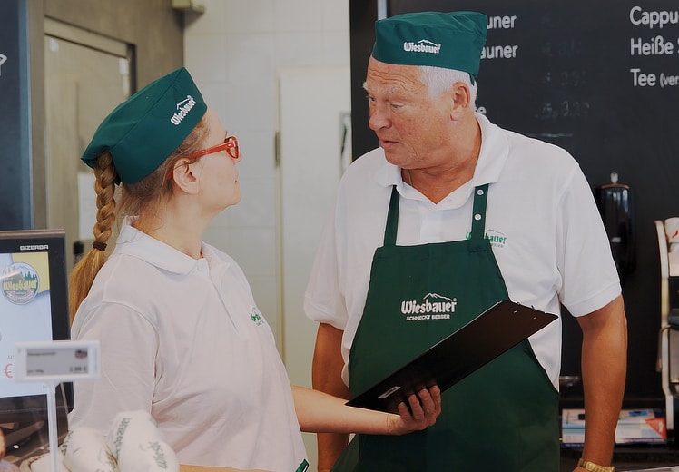 Wiesbauer bringt Toni Polster hinter die Wursttheke
