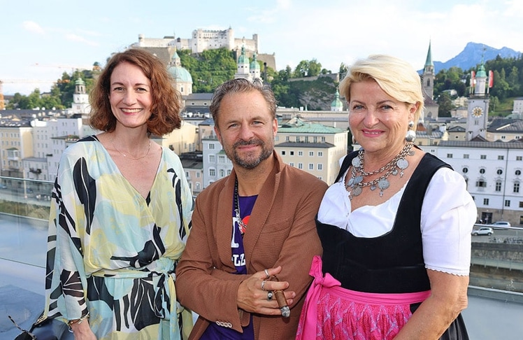 Davor stand u.a. der traditionelle Premieren-Empfang auf der Steinterrasse statt (v.l.n.r.): Silvia Polan, Philipp Hochmair und Marlies Muhr
