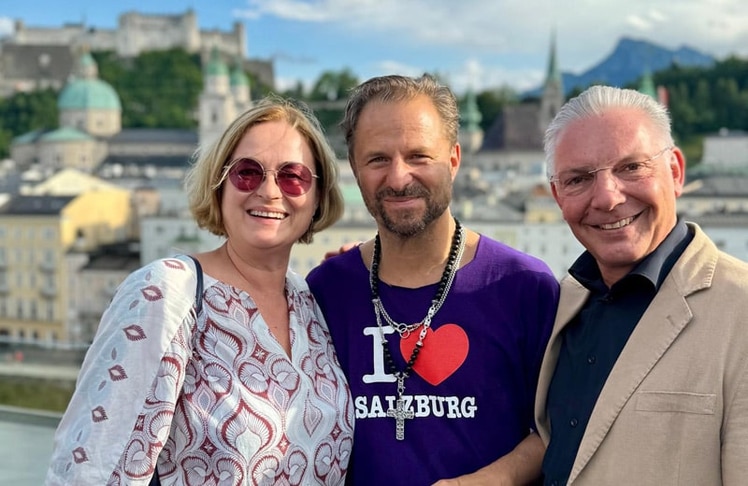 Der "Jedermann" mit Isa und Paul Leitenmüller auf der Steinterrasse.