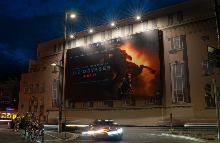 Universal Pictures setzte das "Verkehrsbüro XXL" anschließend für die internationale Kampagne zu Christopher Nolans "Die Odyssee" in Szene.