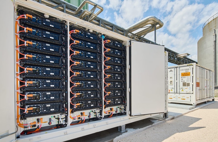 Die Anlage verfügt über eine Leistung von rund fünf Megawatt und eine nutzbare Speicherkapazität von 14,5 Megawattstunden.