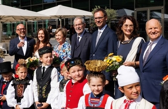 Bregenzer Festspiele mit viel Prominenz und Appell für Demokratie eröffnet