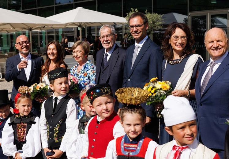 Bregenzer Festspiele mit viel Prominenz und Appell für Demokratie eröffnet