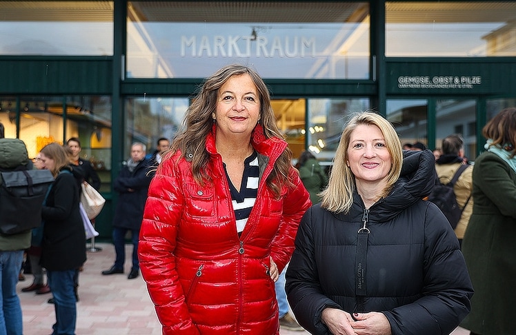 V.l.n.r.: Stadträtin Ulli Sima und Vizebürgermeisterin Bettina Emmerling bei der Eröffnung der Naschmarkthalle im November 2025. © LEADERSNET/ G. Langegger