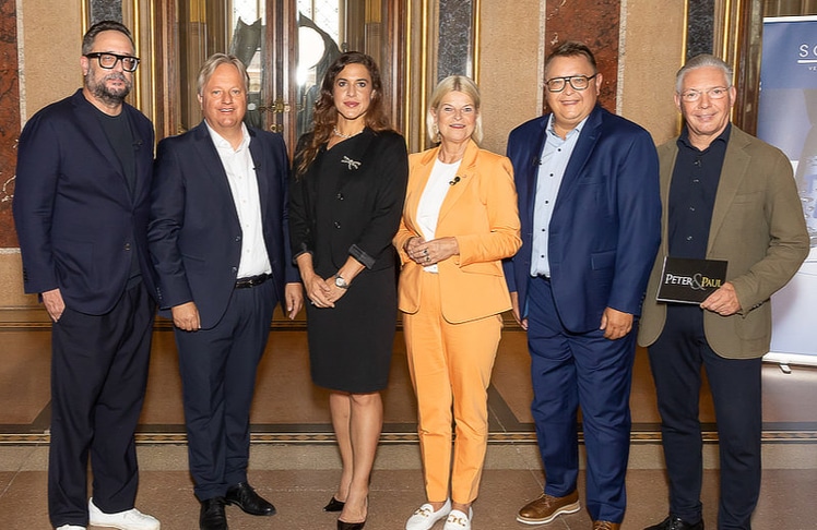 V.l.n.r.: Martin Schiefer (Rechtsanwalt und Ausschreibungsexperte), Harald Kräuter (Technischer Direktor ORF), Monika Köppl-Turyna (Direktorin EcoAustria), Klaudia Tanner (Bundesministerin für Landesverteidigung), Martin Graf (CEO Energie AG Steiermark) und Paul Leitenmüller (CEO Opinion Leaders Network).