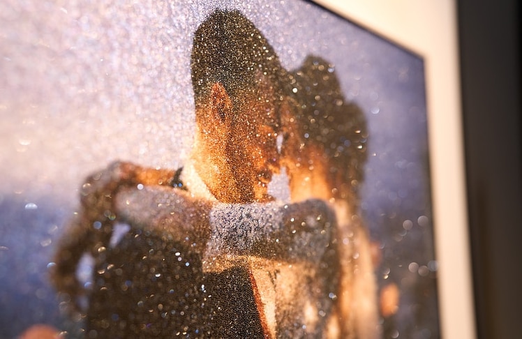 Das Cewe Wandbild mit Swarovski Kristallen verbindet persönliche Fotomotive mit funkelnder Brillanz und ist exklusiv bei Cewe erhältlich. 