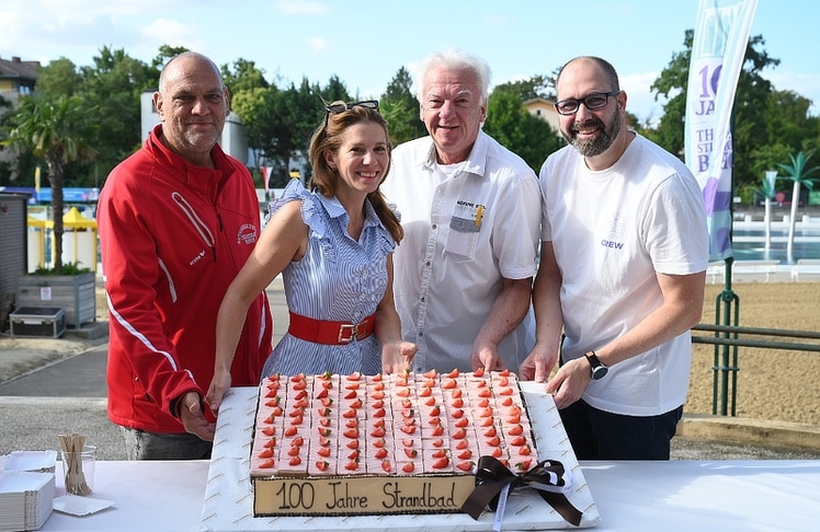 V.l.n.r.:  Betriebsleiter Harald Gölles, Bürgermeisterin Carmen Jeitler-Cincelli und Vizebürgermeister Jowi Trenner sowie Sascha Steffl, Leiter der Abteilung Sport & Freizeit