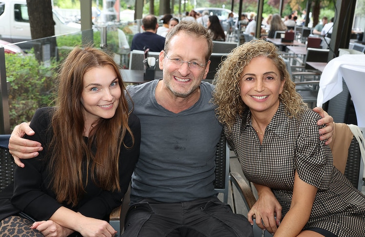 V.l.n.r.: Schauspielerin Barbara Kaudelka, Kabarettist Andreas Ferner und ORF-Moderatorin Eser Akbaba.