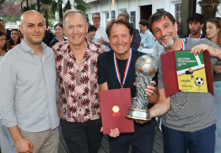 Wiener Society traf sich zum sommerlichen Wuzzelturnier im Café Stein