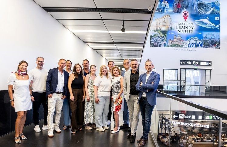 V.l.n.r.: Beatrice Cox-Riesenfelder Leitung Airport Media Flughafen Wien AG, Florian Felder, Prokurist Schönbrunn Group, Patrick Quatember, Marketing & Sales Director Tiergarten Schönbrunn / Geschäftsführer Austrian Leading Sights, Karoline Wolfram, MAS / Leitung Marketing, PR und Kooperationen Technisches Museum, Sophie Rabl, Partner- & Eventmanagement Austrian Leading Sights, Friedrich Oedl, Geschäftsführer Eisriesenwelt, Nora Lamač, Geschäftsführung Riesenrad, Tessa Lamač, Geschäftsführung Riesenrad, Heinz Holzinger, Heidi Horten Collection, Dorothea Lamač, Geschäftsführung Riesenrad, Günther Ofner, Vorstand Flughafen Wien AG, Klaus Panholzer, Geschäftsführer Schönbrunn Group / Präsident Austrian Leading Sights und Thomas Gamharter, Leitung Besucherwelt & Eventmanagement Flughafen Wien AG