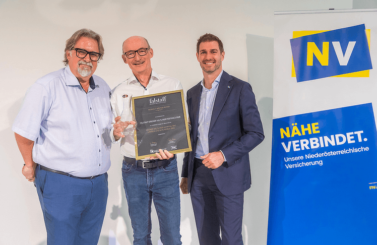 V.l.n.r.: Peter Moser (Chefredakteur Wein Falstaff), Thomas Klinger (Marketing & Sales Director, Weingut Bründlmayer, GV Kamptal DAC Langenlois alte Reben) und  Stefan Wukovitsch (Vorstandsdirektor Niederösterreichische Versicherung)