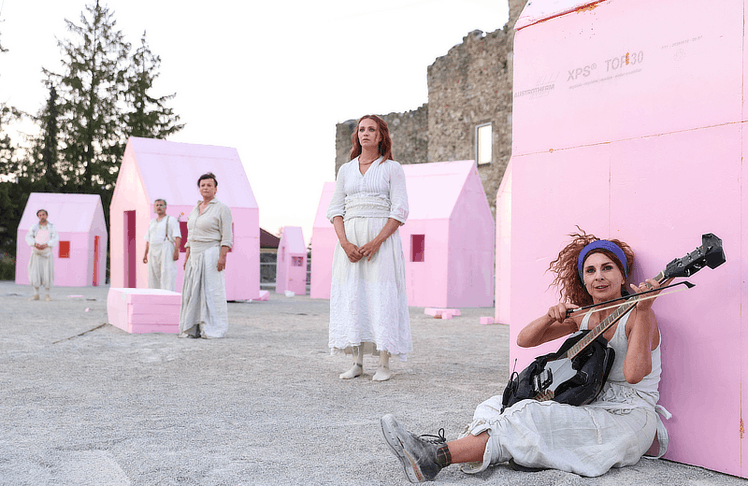 V.l.n.r.:  Lamme (Pascal Lalo), Klas (Michael Masula), Soetkin (Wiltrud Schreiner), Nele (Larissa Fuchs) und Katheline (Susanne Kubelka)