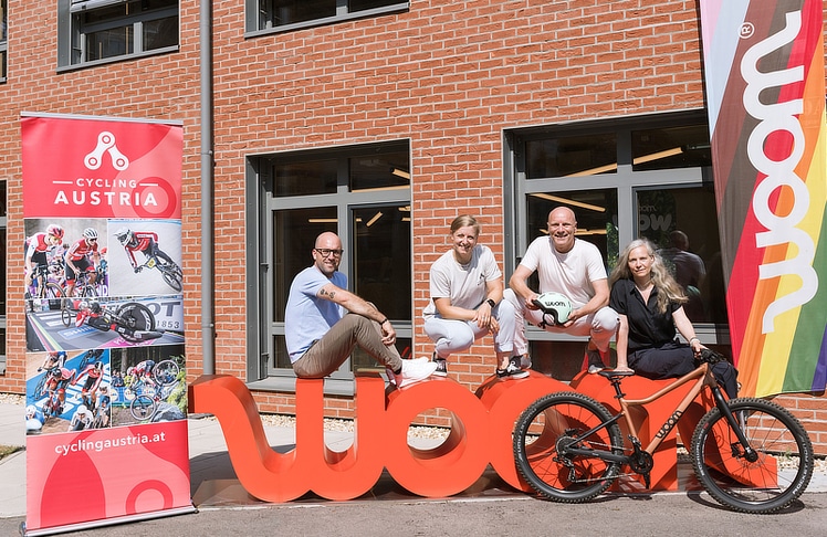 V.l.n.r.: Florian König, Lisa Ribarich (beide Cycling Austria), David Wiesenhofer und Christina Pallanch (beide woom) © woom GmbH