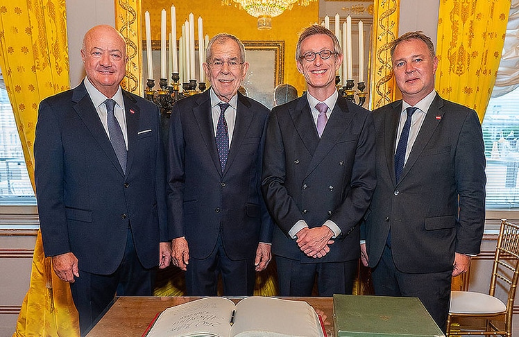 V.l.n.r.: Bundeskanzler Christian Stocker, Bundespräsident Alexander Van der Bellen, Albertina-Generaldirektor Ralph Gleis sowie Vizekanzler und Kulturminister Andreas Babler.