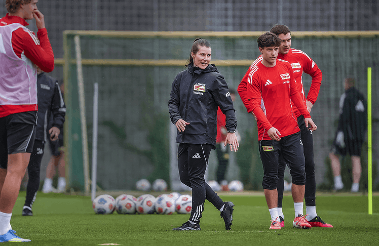 Führungswechsel. Die Bestellung 
von Marie-Louise Eta zur ersten Bundesligatrainerin einer männlichen Fußballmannschaft hat in Deutschland für Wirbel gesorgt. © 1. FC Union Berlin
