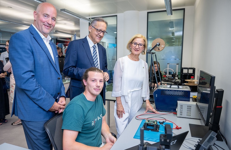 In der neu eröffneten Space Factory am Flughafen Wien stehen jungen Space-Tech-Unternehmen künftig unter anderem 3D-Drucksysteme, Elektronikarbeitsplätze, eine Klimakammer und ein Reinraum-Arbeitsplatz zur Verfügung.