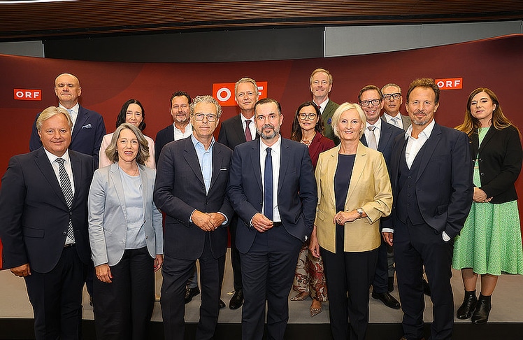 V.l.n.r.: Harald Kräuter, Werner Herics, Sigrid Hroch, Angelika Simma-Wallinger, Alexander Hofer, Heinz Lederer (Vorsitzender des ORF-Stiftungsrats), Klaus Obereder, Clemens Pig (designierter Generaldirektor), Esther Mitterstieler, Edgar Weinzettl, Silvia Lieb, Martin Weberhofer, Gerd Schneider, Michael Krön, Julia Ortner. © LEADERSNET / G. Langegger