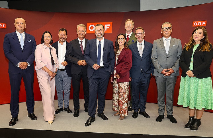 Die neuen Landesdirektor:innen (v.l.n.r.): Werner Herics (Burgenland), Sigrid Hroch (Steiermark), Alexander Hofer (Niederösterreich), Klaus Obereder (Oberösterreich), der designierte Generaldirektor Clemens Pig, Esther Mitterstieler (Tirol), Edgar Weinzettl (Wien), Martin Weberhofer (Kärnten), Gerd Schneider (Salzburg) und Julia Ortner (Vorarlberg). © LEADERSNET / G. Langegger