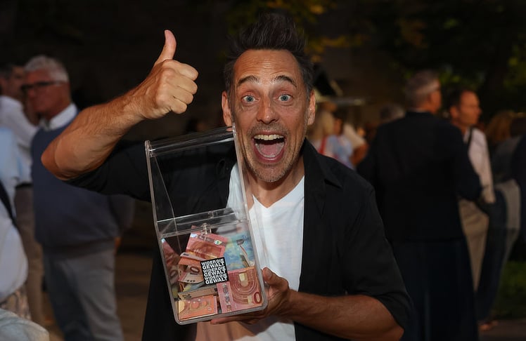 Entertainer Tricky Niki und seine prominenten Kolleg:innen konnten an diesem Abend insgesamt 5.296 Euro für den Verein Wider die Gewalt sammeln.