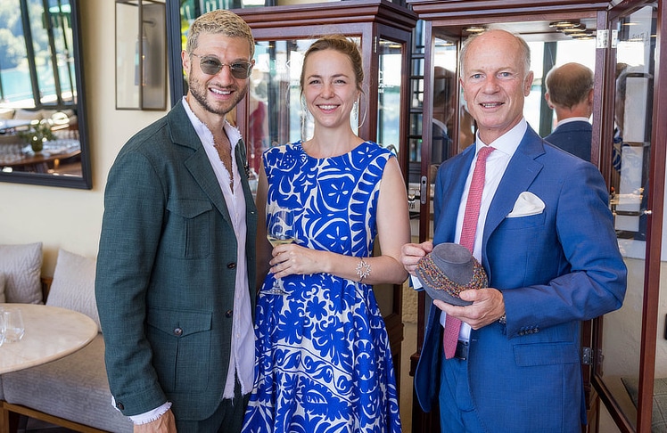 V.l.n.r.: Fotograf und Designer Nuriel Molcho mit Ehefrau Audrey Molcho und Juwelier Wolfgang Köchert.