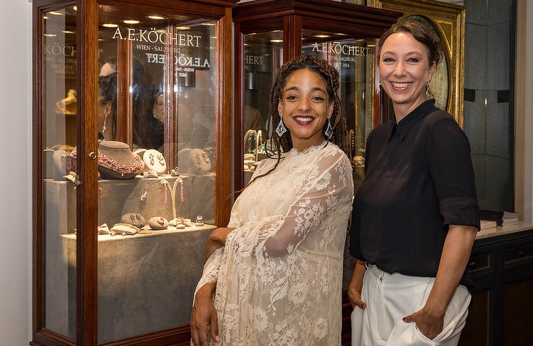 Burgschauspielerin Safira Robens (l.) und Schauspielerin Ursula Strauss.