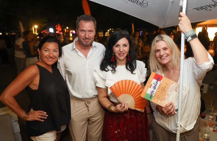 V.l.n.r.: Ruth Kienast (Marketing ORF Wien), Armin Bonelli (Sänger), Jasmin Dolati (Programmchefin Radio Wien) und Iris Camaa (Sängerin).