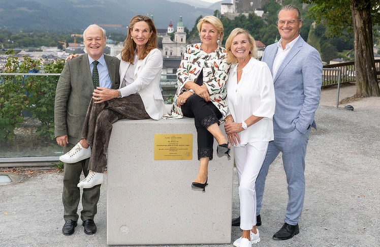 V.l.n.r.: Anton-H. Graf (Präsident der Österreichischen Krebshilfe Salzburg), Ursula Wirth (PR-Beraterin und Beiratsmitglied), Marlies Muhr (Immobilienunternehmerin und Beiratsmitglied), Hera Lind (Bestsellerautorin) und Alexander Egle (interimistischer Leiter der Universitätsklinik für Innere Medizin III am Uniklinikum Salzburg).