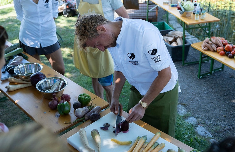 Karl Wrenkh vom Wrenkh Restaurant und Kochsalon lud am dritten Tag zunächst zum gemeinsamen Kochkurs und anschließend an die Tafel im Acker.
