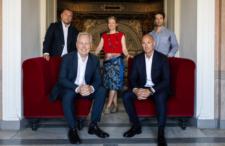 V.l.n.r.: Manuel Laporta Osante (Leiter TV/AV, Samsung Österreich), Paul Frey (Geschäftsführer, Kunsthistorisches Museum Wien), Verena Eisner (stellvertretende Finanzvorständin, Kunsthistorisches Museum Wien), Dario Casari (Präsident, Samsung Österreich und Samsung Schweiz) und Antonio Marques (Strategie-Produktmanager, Samsung Österreich). © Marlena König