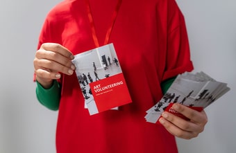 Flyer als Marketinginstrument: Warum Print bei Events und im Handel weiter wirkt