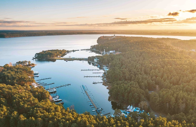 Litauens Ostseeküste verbindet ruhige Lagunenlandschaften mit zahlreichen Möglichkeiten für Wassersport und Bootsausflüge. © Andrius Aleksandravičius / Lithuania Travel