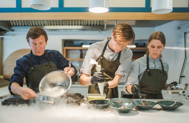 Auch kulinarisch hat die Küste aufgeholt: Mehrere Restaurants in Klaipėda und Palanga werden inzwischen im Guide Michelin geführt. © Laima and Simas