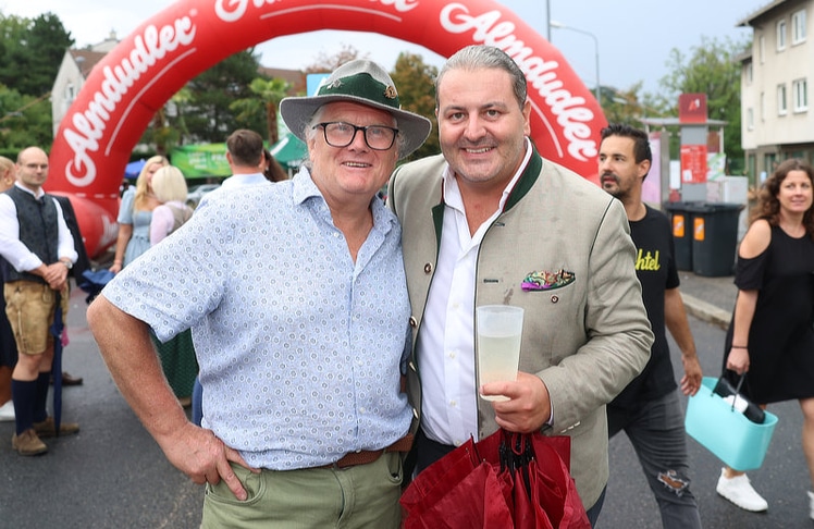 Weinhauer und Döblinger Bezirksrat Michael Eischer (l.) mit Unternehmer Leo Lugner.