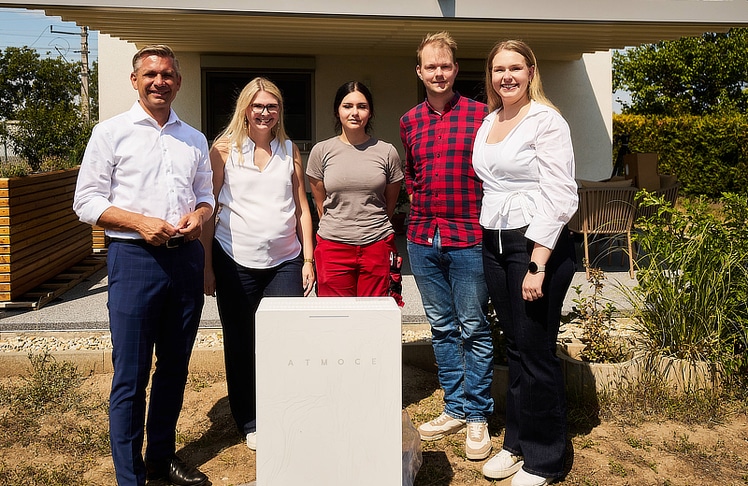 V.l.n.r.: Bundesminister Wolfgang Hattmannsdorfer, Katharina Liebert, Geschäftsführerin Liebert Elektrotechnik, Lehrling Vanessa, Stefan und Isabella Schmiedel © BMWET/Holey