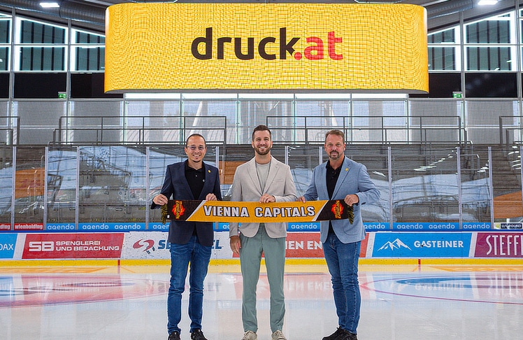 V.l.n.r.: Gerhard Patek (Geschäftsführer, druck.at), Patrick Wondra (Geschäftsführer, Vienna Capitals) und Stefan Just (Commercial Director, druck.at) © Vienna Capitals/Aaron Margotti