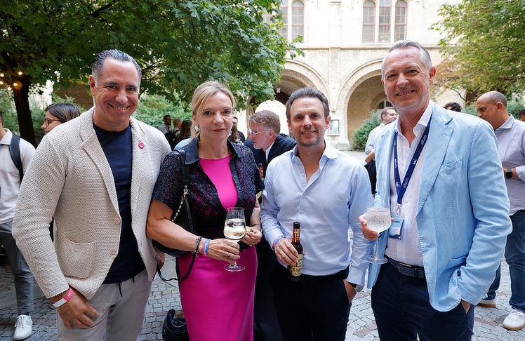 V.l.n.r.: Michael Buchbinder (ShowHeroes), Karin Seywald-Czihak (ÖBB-Werbung), Maximilian Pruscha (YOC) und Josef Almer (ÖBB-Werbung). © leisure communications / Roland Rudolph