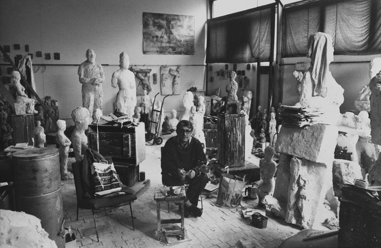 Hans Josephsohn in seinem Studio in Zürich, um 1975. © Kesselhaus Josephsohn, St. Gallen. Foto: Jürg Hassler. © Josephsohn Estate.