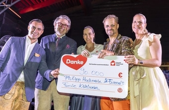 Philipp Hochmair beendete Festspielsaison mit Charity-Abend